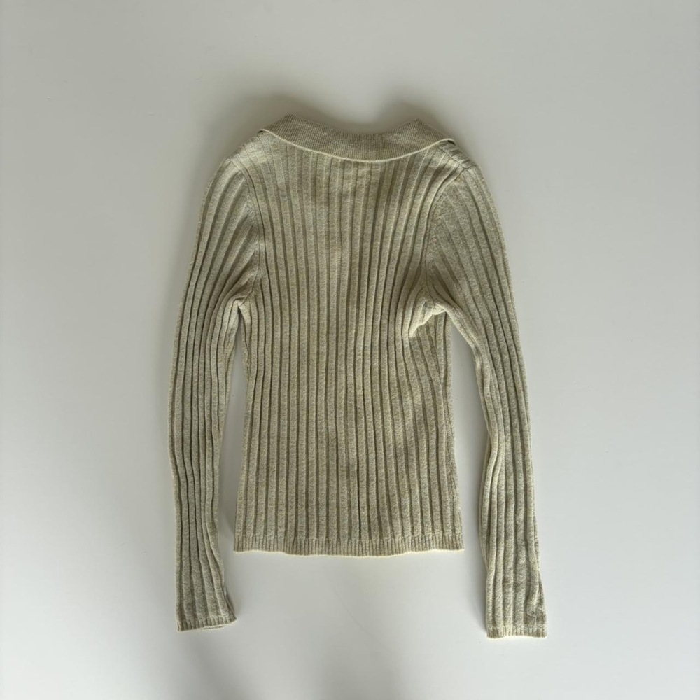 WAYF Collared sweater with buttons in Green - Picture 2 of 5
